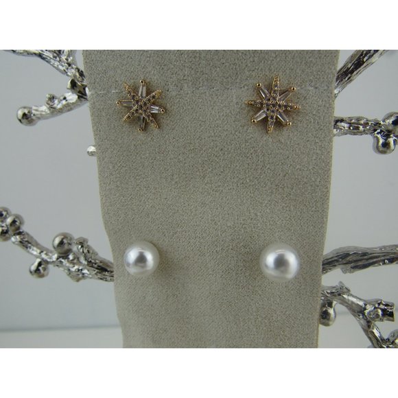 NEW WITH TAGS EXPRESS SET OF 5 SHINY GOLD EARRING SET - Picture 5 of 7